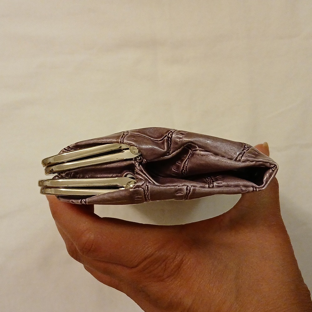 Braaciano faux croc kiss lock wallet. - Picture 4 of 16